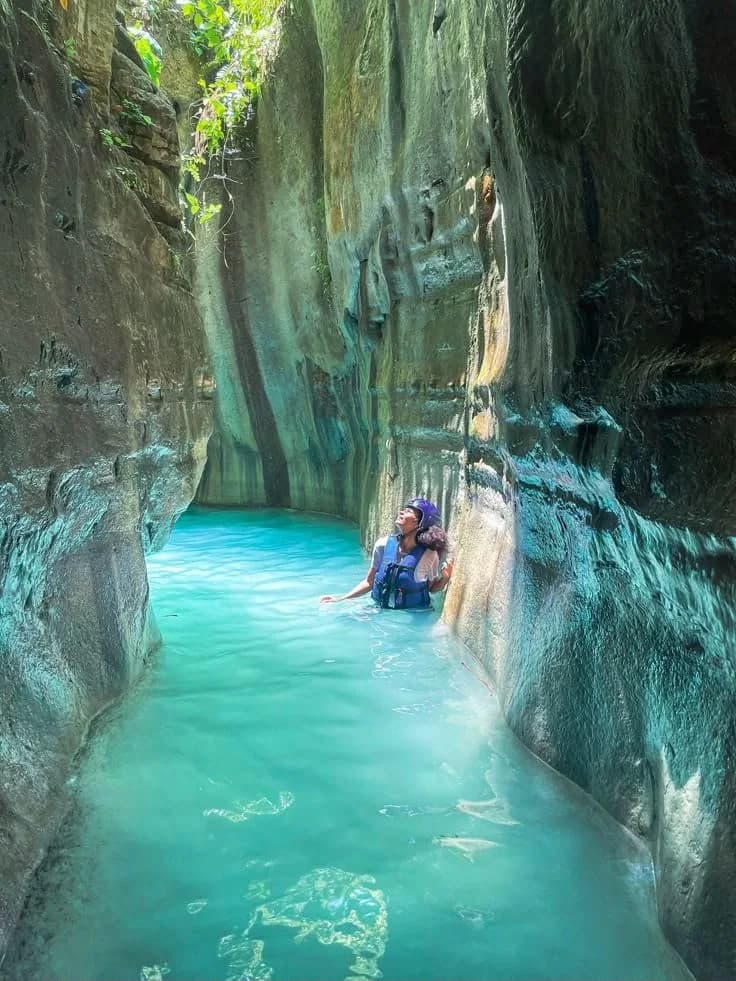 Turquoise water in Damajagua